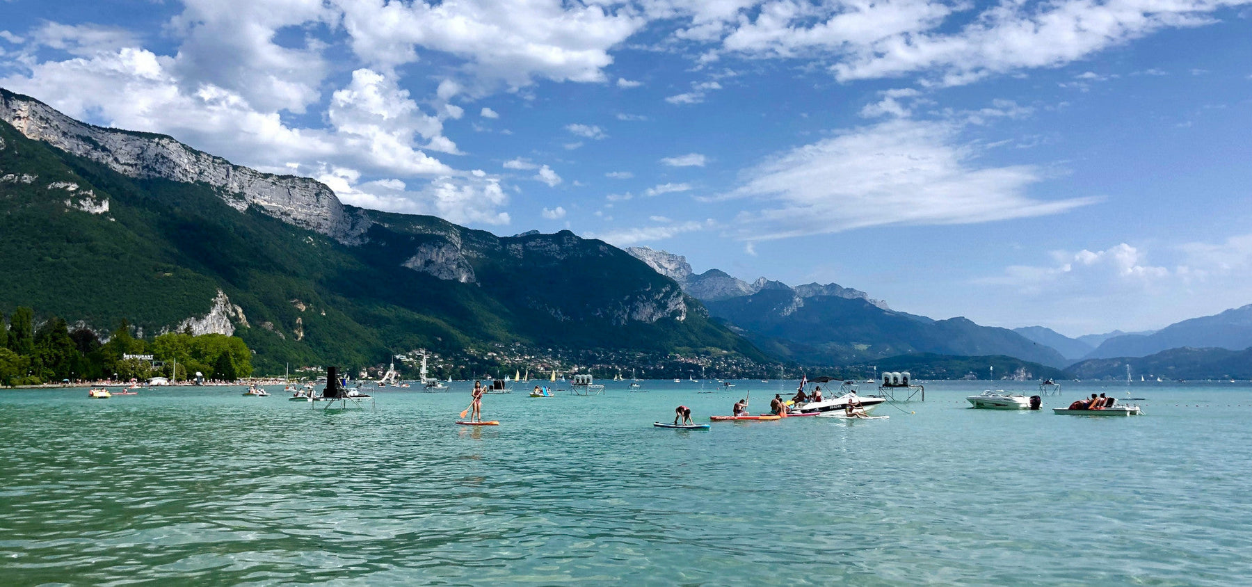 Guide de navigation sur le lac d'Annecy : ports, réglementation et meilleurs spots